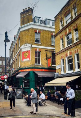 İngiltere, Birleşik Krallık, 27 Eylül 2023, Shepherd Market, Mayfair, Londra 'daki şehir manzarası
