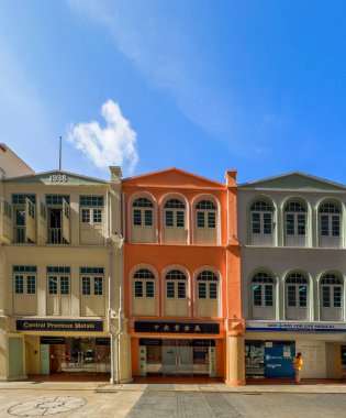 Merkez İş Bölgesi, Singapur, 5 Şubat 2024, Hokien Caddesi 'ndeki bazı renkli atölye evleri