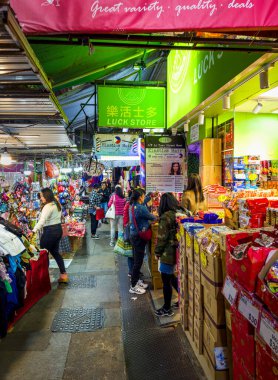 Hong Kong, Hong Kong Adası, 27 Ocak 2024, Li Yuen Caddesi Doğu, Merkez Bölgesi 'nde bir açık hava pazarı manzarası