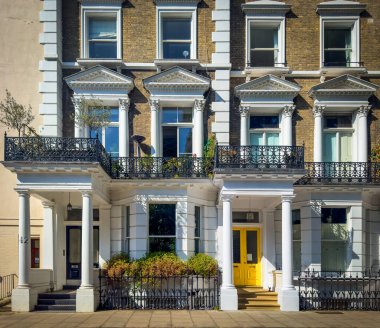 İngiltere, Birleşik Krallık, 30 Ağustos 2023, Kensington ve Chelsea Kraliyet Borough 'daki Courtfield Gardens' ta bir yerleşim yeri manzarası.