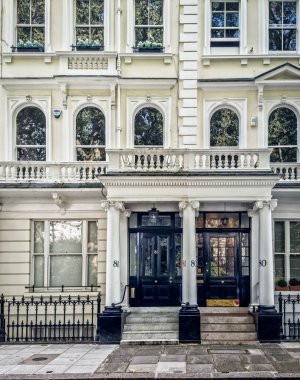 İngiltere, Birleşik Krallık, 30 Ağustos 2023, Kensington ve Chelsea Kraliyet Borough 'daki Cornwall Gardens' ta bir yerleşim yeri manzarası