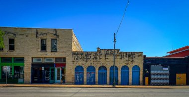 Teksas, ABD, 30 Mayıs 2024. Başkent merkezindeki 6. Cadde 'deki bazı binaların manzarası.