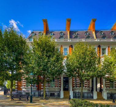 İngiltere, Birleşik Krallık, 30 Ağustos 2023, Kensington ve Chelsea Kraliyet Borough Campden Hill Yolu 'ndaki bir yerleşim yeri manzaralı. 
