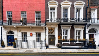 İngiltere, Birleşik Krallık, 30 Ağustos 2023, Tayland Ticaret Merkezi Birliği manzarası ve Westminster Borough 'daki Hertford Caddesi' nde bir yerleşim yeri. 