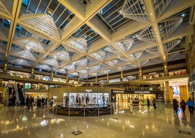 Hong Kong, Hong Kong Adası, 28 Ocak 2024, Bottega Veneta mağazası manzaralı, Landmark 'ta lüks bir alışveriş merkezi olan bir İtalyan markası.