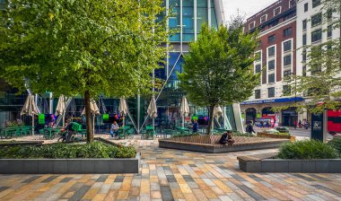 İngiltere, Birleşik Krallık, 27 Eylül 2023, Westminster ilçesindeki Victoria İstasyonu 'nun Sör Simon Milton Meydanı' ndaki şehir manzarası