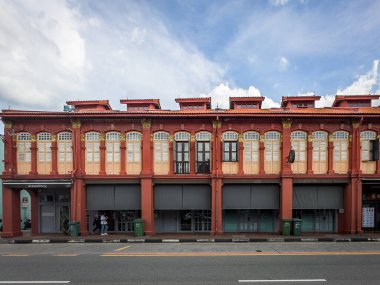 Kampong Glam, Singapur, 5 Şubat 2024, Kuzey Köprüsü Yolu 'ndaki bir dizi dükkan manzaralı.