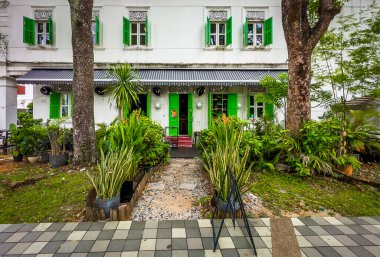 Kampong Glam, Singapur, 5 Şubat 2024, Simetri manzarası, Jln Kubor 'da bir restoran ve bar.