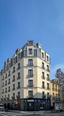 Paris, Fransa, Mars 25. 2025, Rose Bourbon Oteli manzaralı, 15. bölgede 3 yıldızlı bir otel. 
