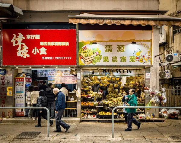 Hong Kong, Hong Kong Adası, 29 Ocak 2024 Wan Chai Caddesi 'ndeki şehir manzarası.