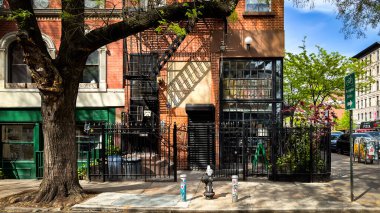 New York City, ABD, 30 Nisan 2024, Cafiero Select, Manhattan, Est Village 'da bulunan bir ev eşyaları mağazası ve iç tasarım firması