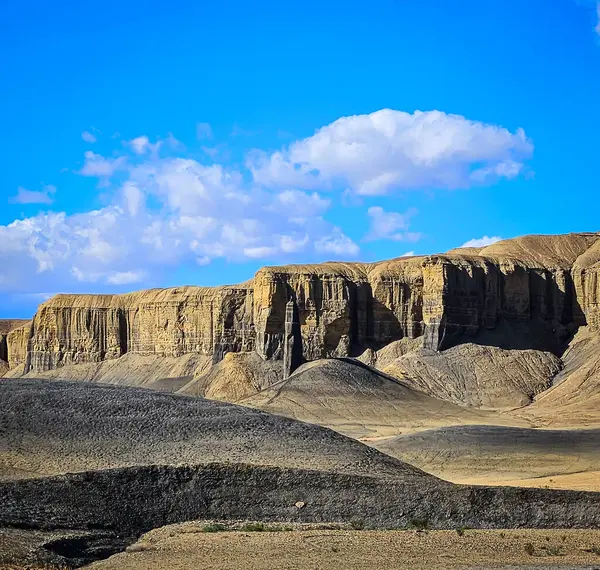 Utah, Capital Resif Ulusal Parkı 'ndaki Mavi Tepeler' deki kaya oluşumunun görüntüsü.