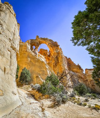 Grosvenor Kemeri manzarası, Grand Staircase-Escalante Ulusal Anıtı 'nda kumtaşı oluşumu. 