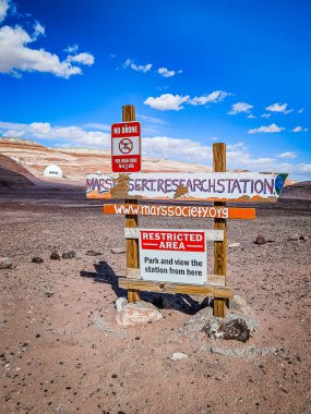 Utah, ABD, 17 Eylül 2024, Mars Çöl Araştırma İstasyonu tabelası