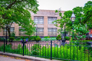 Massachusetts, ABD, 9 Haziran 2025, Boston 'daki Bay Village Mahalle Parkı manzarası