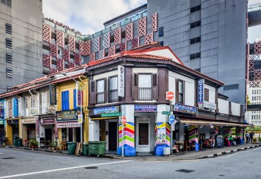 Merkez Bölge, Singapur, 5 Şubat 2024, Navarisi 'nin bir şehir manzarası, Küçük Hindistan' da bir Sri Lanka restoranı.