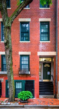 Massachusetts, ABD, 9 Haziran 2025, Melrose Caddesi 'ndeki bir tuğla binanın manzarası, Bay Village' ın kalbinde yer alıyor.