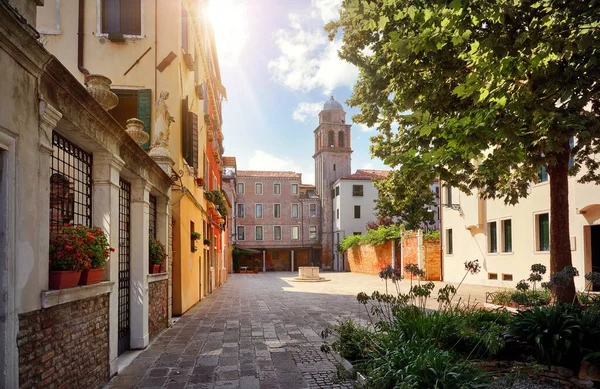 Venetië Italië Schilderachtige Tuin Oude Stad Met Toren Vintage Huizen — Stockfoto