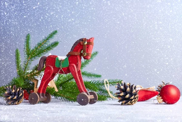 Julekort Med Vintage Træ Hest Dekoration Til Juletræ Krans Gamle - Stock-foto