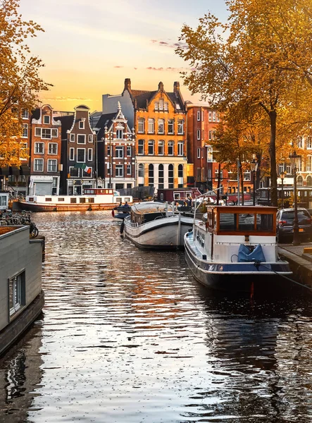 Амстердам Нидерланды Голландия Танцующие Дома Над Рекой Амстел Ориентир Старом — стоковое фото
