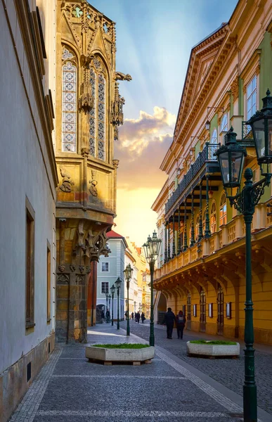 Praga Republika Czeska Opuszczona Ulica Starymi Domami — Zdjęcie stockowe