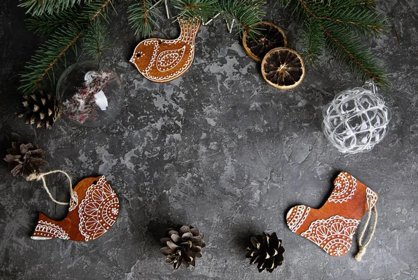 Weihnachtskarte Mit Tannenzapfen Und Glas — Stockfoto
