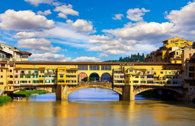Floransa (Firenze, İtalya. Eski Köprü Ponte 'nin Panoramik Manzarası