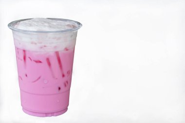 Soğuk içecek pembe süt köpük lezzetli menü düzenleme arka plan beyaz 