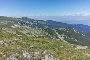 Bulgaristan 'ın Belmeken Barajı yakınlarındaki Rila dağının büyüleyici yaz manzarası