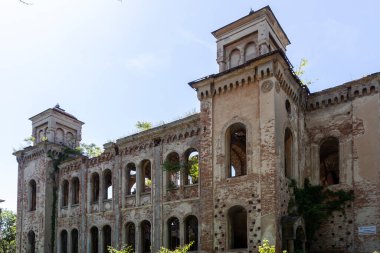 VIDIN, BULGARIA - 23 Mayıs 2021: Bulgaristan 'ın Vidin kentindeki Tipik İnşaat ve Sokak