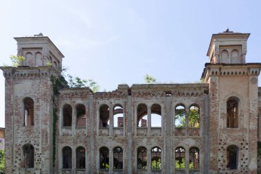 VIDIN, BULGARIA - 23 Mayıs 2021: Bulgaristan 'ın Vidin kentindeki Tipik İnşaat ve Sokak