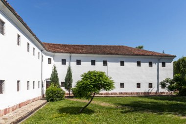 VIDIN, BULGARIA - 23 Mayıs 2021: Bulgaristan 'ın Vidin kentindeki Tipik İnşaat ve Sokak