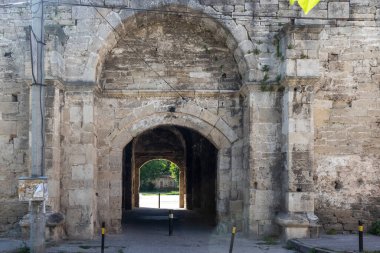 VIDIN, BULGARIA - 23 Mayıs 2021: Bulgaristan 'ın Vidin kentindeki Tipik İnşaat ve Sokak