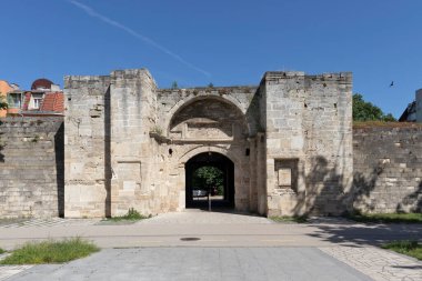 VIDIN, BULGARIA - 23 Mayıs 2021: Bulgaristan 'ın Vidin kentindeki Tipik İnşaat ve Sokak