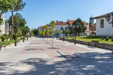 VIDIN, BULGARIA - 23 Mayıs 2021: Bulgaristan 'ın Vidin kentindeki Tipik İnşaat ve Sokak