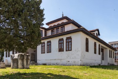 VIDIN, BULGARIA - 23 Mayıs 2021: Bulgaristan 'ın Vidin kentindeki Tipik İnşaat ve Sokak