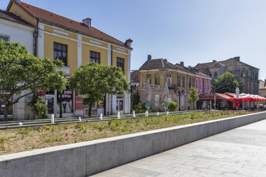 VIDIN, BULGARIA - 23 Mayıs 2021: Bulgaristan 'ın Vidin kentindeki Tipik İnşaat ve Sokak