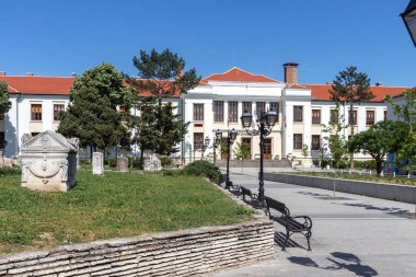 VIDIN, BULGARIA - 23 Mayıs 2021: Bulgaristan 'ın Vidin kentindeki Tipik İnşaat ve Sokak