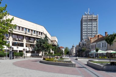 VIDIN, BULGARIA - 23 Mayıs 2021: Bulgaristan 'ın Vidin kentindeki Tipik İnşaat ve Sokak