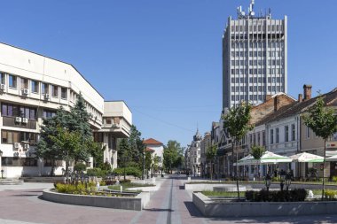 VIDIN, BULGARIA - 23 Mayıs 2021: Bulgaristan 'ın Vidin kentindeki Tipik İnşaat ve Sokak