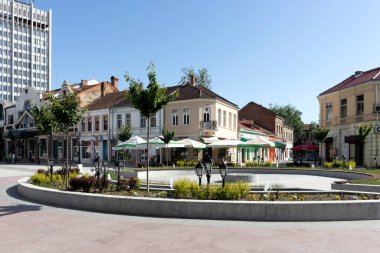 VIDIN, BULGARIA - 23 Mayıs 2021: Bulgaristan 'ın Vidin kentindeki Tipik İnşaat ve Sokak