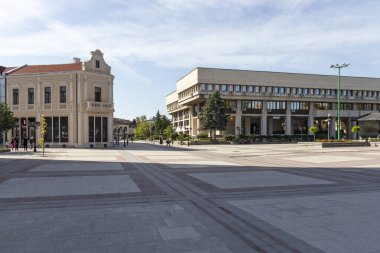 VIDIN, BULGARIA - 23 Mayıs 2021: Bulgaristan 'ın Vidin kentindeki Tipik İnşaat ve Sokak