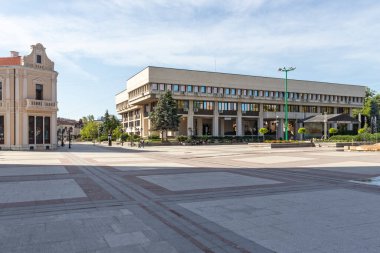 VIDIN, BULGARIA - 23 Mayıs 2021: Bulgaristan 'ın Vidin kentindeki Tipik İnşaat ve Sokak