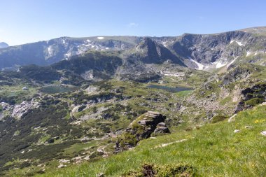 Bulgaristan 'ın Yedi Rila Gölünün etrafındaki Rila Dağı' nın muhteşem manzarası