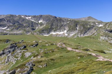 Bulgaristan 'ın Yedi Rila Gölünün etrafındaki Rila Dağı' nın muhteşem manzarası