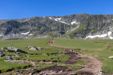 Bulgaristan 'ın Yedi Rila Gölünün etrafındaki Rila Dağı' nın muhteşem manzarası