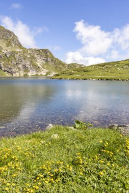 Bulgaristan 'ın Yedi Rila Gölünün etrafındaki Rila Dağı' nın muhteşem manzarası