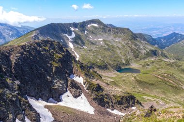 Bulgaristan 'ın Yedi Rila Gölünün etrafındaki Rila Dağı' nın muhteşem manzarası