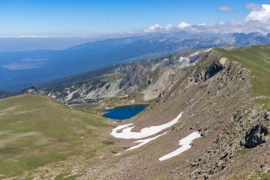 Bulgaristan 'ın Yedi Rila Gölünün etrafındaki Rila Dağı' nın muhteşem manzarası