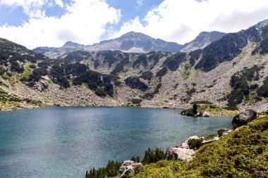 Bulgaristan 'ın Pirin Dağı' ndaki Banderitsa Nehri yakınlarındaki inanılmaz manzara